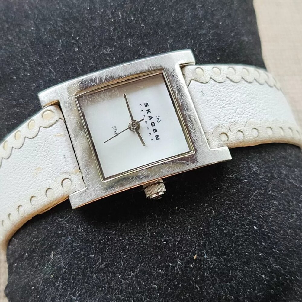 Skagen Denmark Ladies Wristwatch Quartz Analog White Leather Strap Watch - Picture 2 of 11